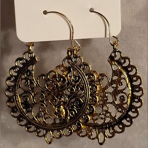 Elegant Gold Filigree Hoop Earrings